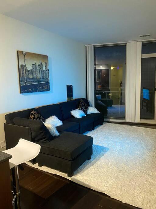Cozy 2 Bedroom Free Parking Downtown Toronto 1Min Scotiabank Arena Tff Cn Tower Rogers Centre Union Station Bagian luar foto